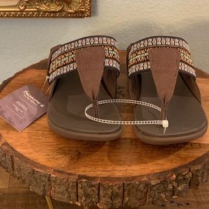 NWT BearPaw Dakota thong brown sandal sz 8